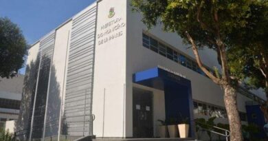 Abono de R$ 1 mil e reajuste salarial de 10% para os servidores de Linhares em 2022. Abono de R$ 1 mil e reajuste salarial de 10% para os servidores de Linhares em 2022.